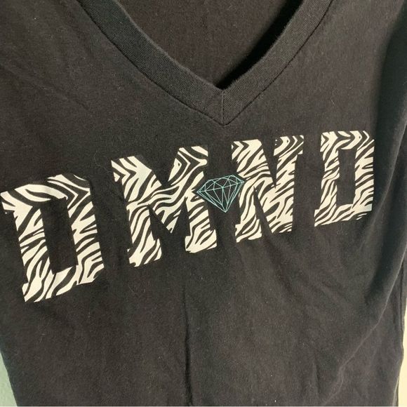 4 for 25$ Diamond Supply Co. Zebra Print V-Neck T-Shirt Size Small - Picture 3 of 6